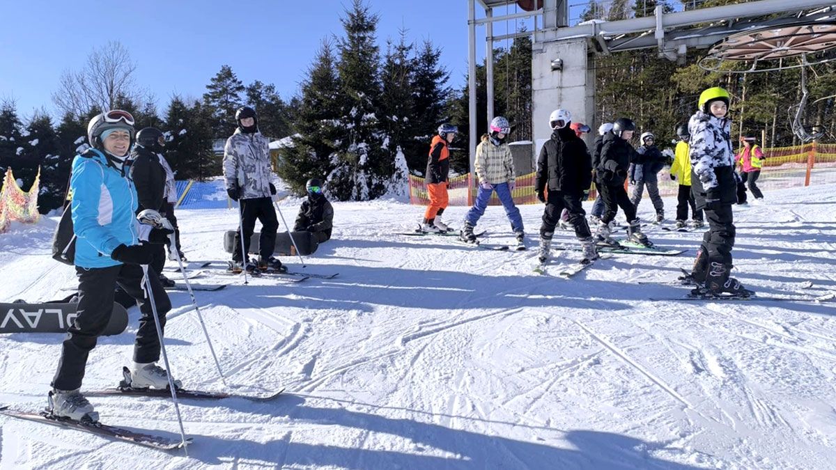 Na stoku bezpiecznie i z radością – „Narty Dzieciom” w Puławach Górnych
