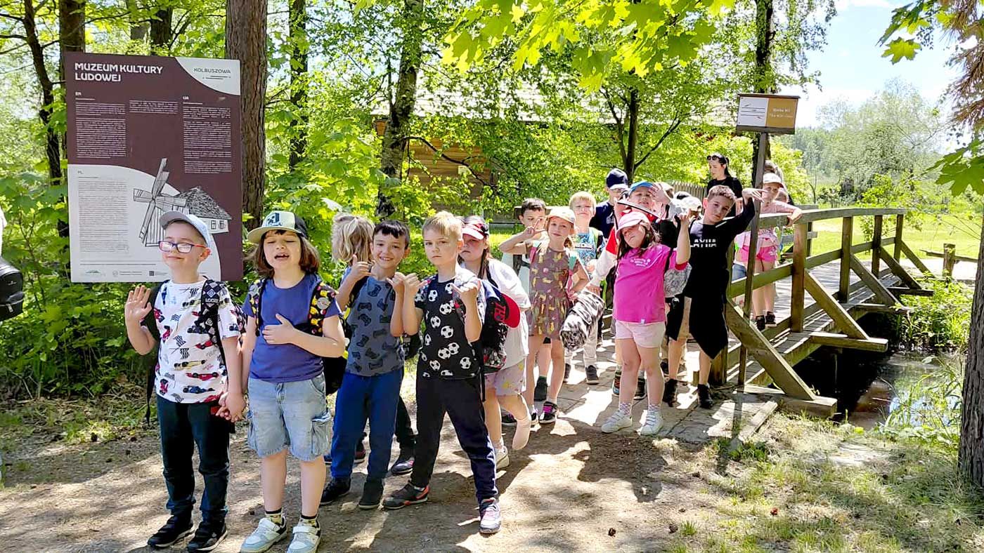 Uczniowie kl. 1 w Skansenie w Kolbuszowej
